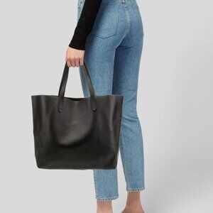 Cuyana Classic Leather Tote (Black Pebbled Leather)